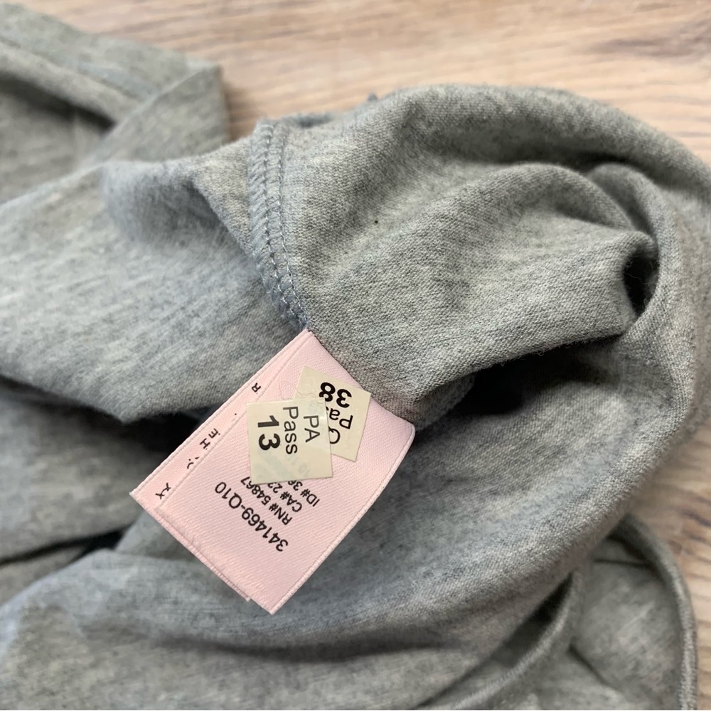 NWOT Victoria’s Secret Gray Strappy Graphic Crop Top - Picture 12 of 14